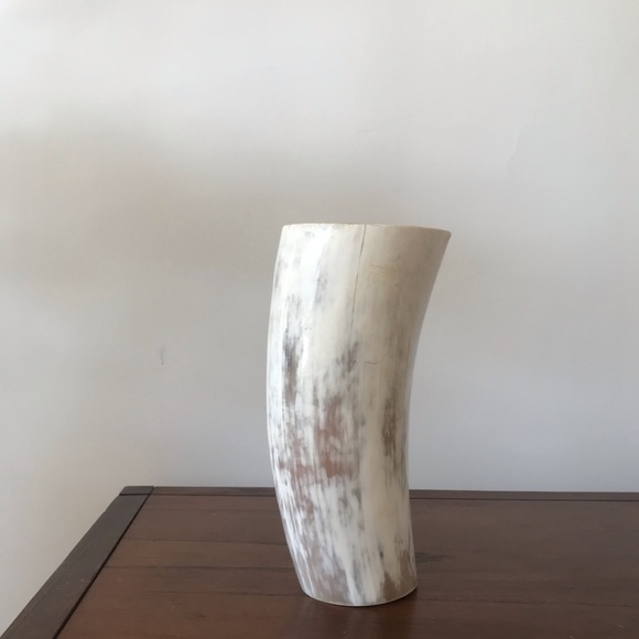 Tenfold New York Ivory Tusk Vase - Picture 3 of 5